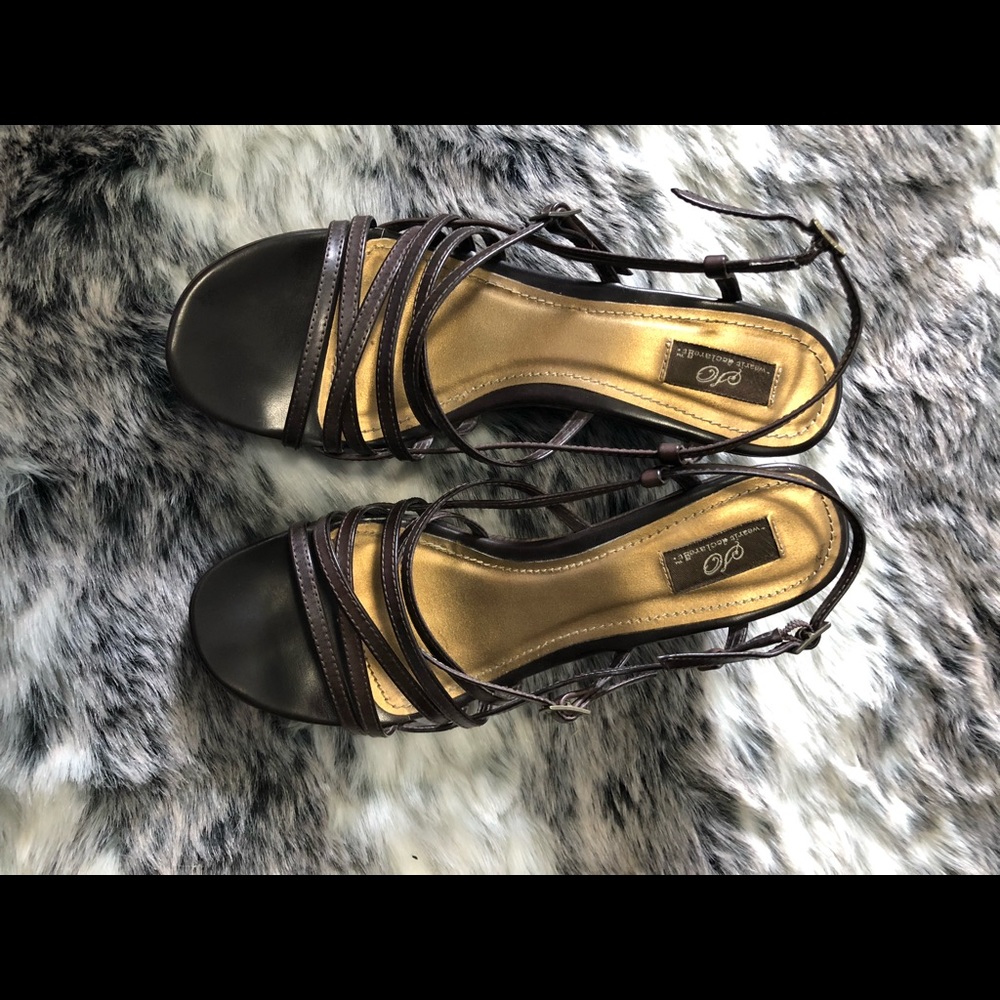 Brown strappy wedge in very good condition, size 8.5
